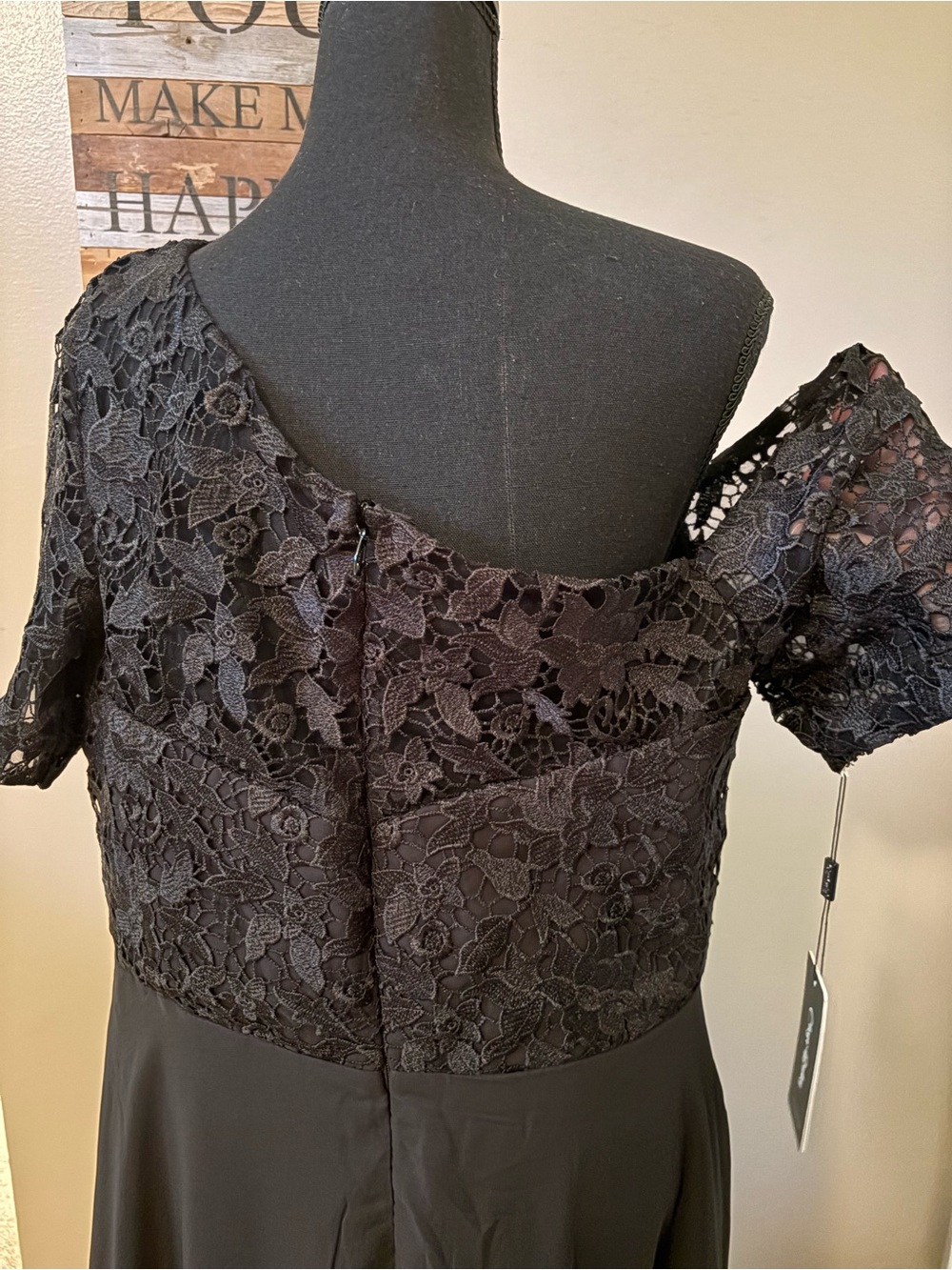 Chic One-Shoulder Evening Dress with Lace Bodice - perfect for black tie events - Picture 6 of 9